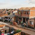 ¿Por qué crece el crédito para vivienda si el 90% del déficit habitacional en Paraguay es cualitativo? – Economía