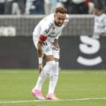 Nuevo calvario para Neymar: lesión muscular, adiós a la Sudamericana y dura crítica al césped de Vila Belmiro – Fútbol Internacional